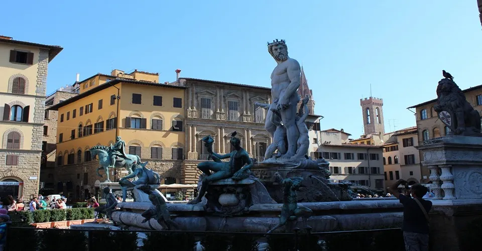 Piazza della Cisterna_florence